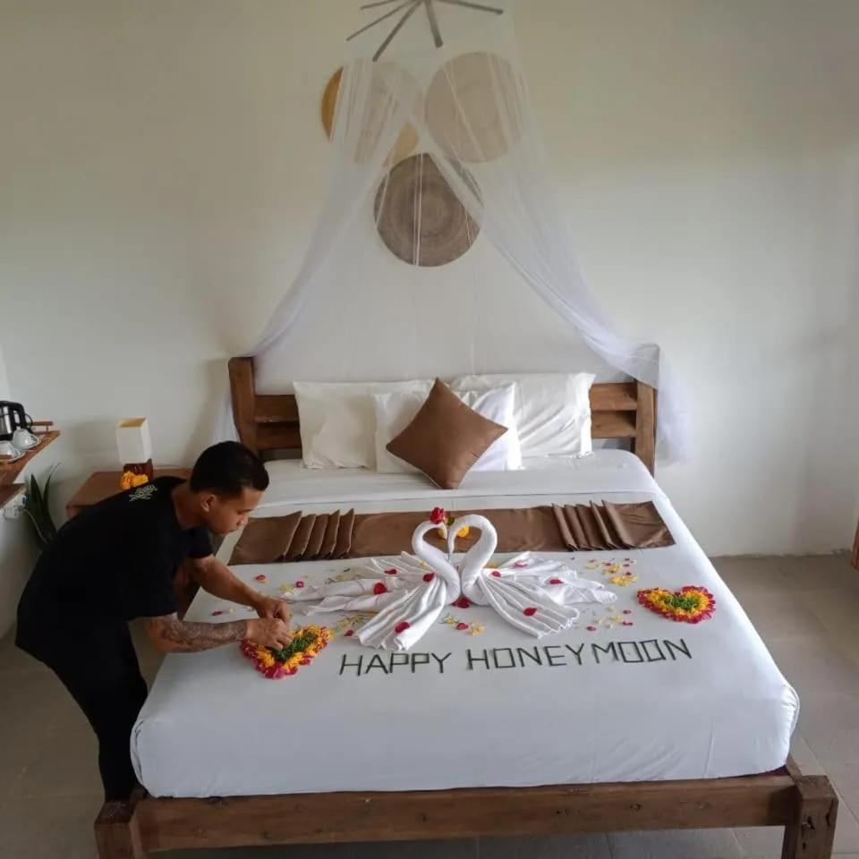 Kraras Munduk Guest House & Donbiyu Rendezvous Restaurant Екстериор снимка