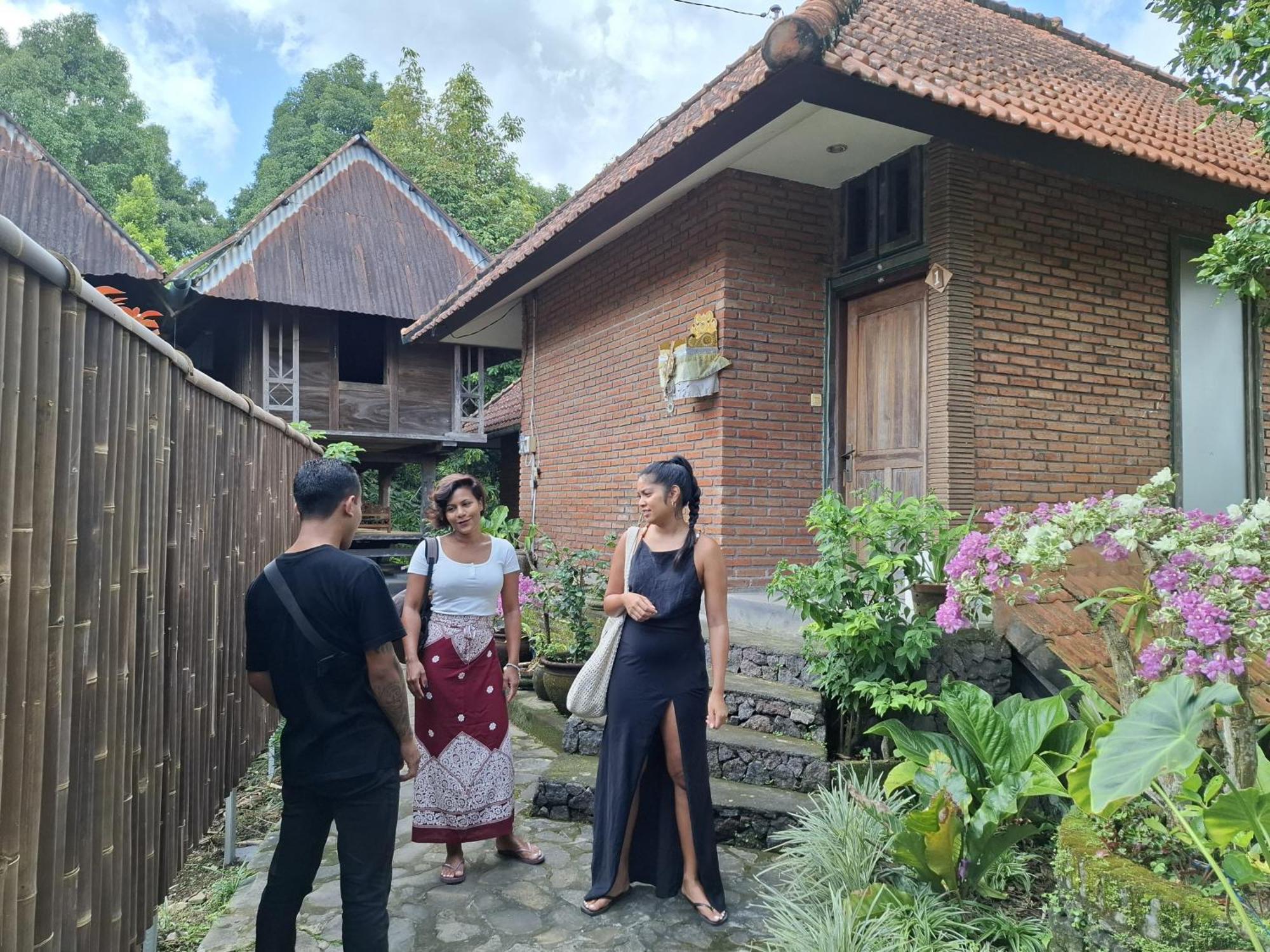 Kraras Munduk Guest House & Donbiyu Rendezvous Restaurant Екстериор снимка