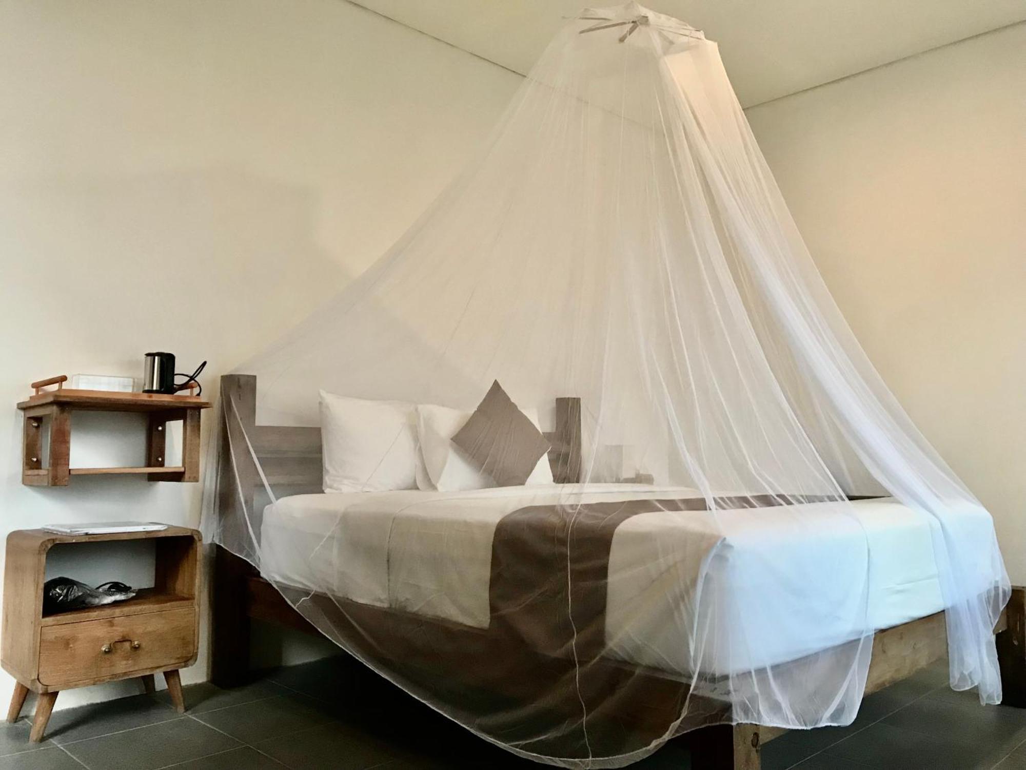 Kraras Munduk Guest House & Donbiyu Rendezvous Restaurant Екстериор снимка