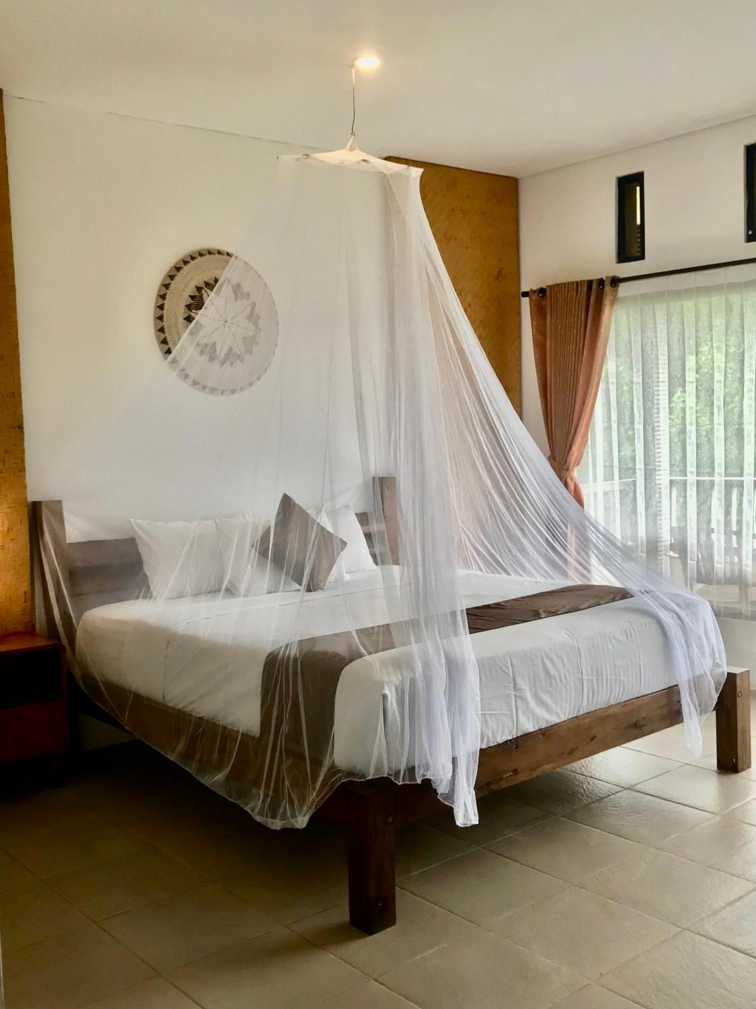Kraras Munduk Guest House & Donbiyu Rendezvous Restaurant Екстериор снимка