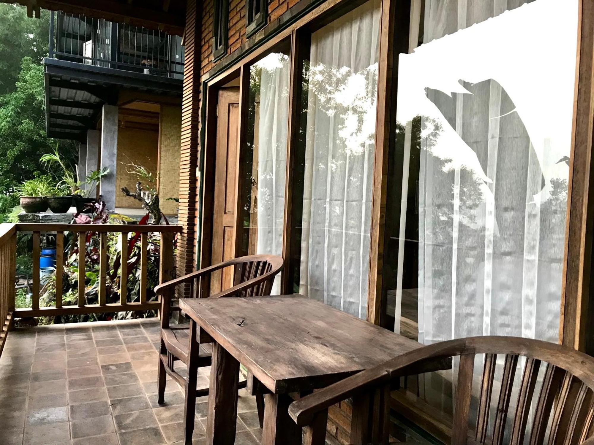 Kraras Munduk Guest House & Donbiyu Rendezvous Restaurant Екстериор снимка