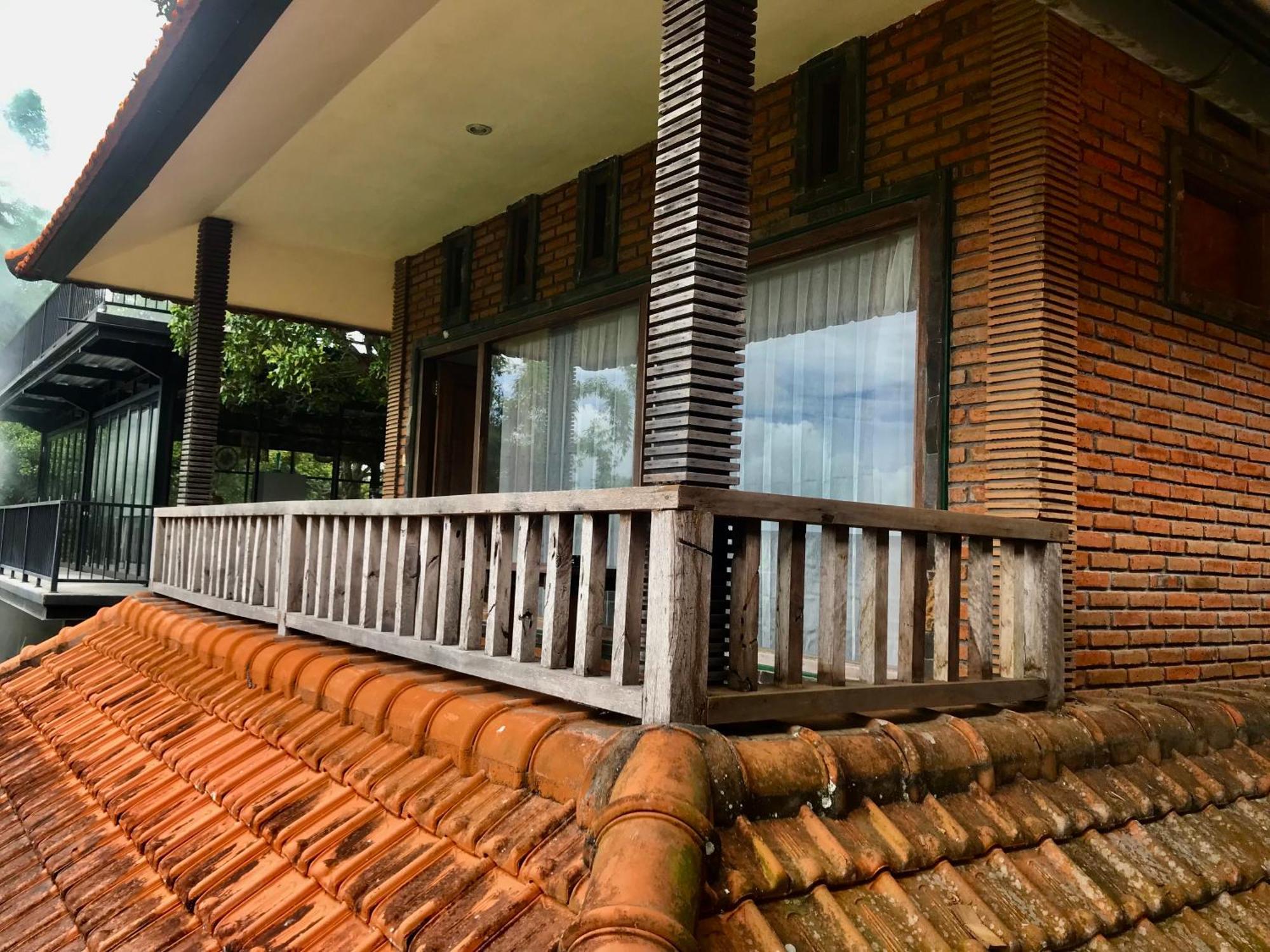 Kraras Munduk Guest House & Donbiyu Rendezvous Restaurant Екстериор снимка