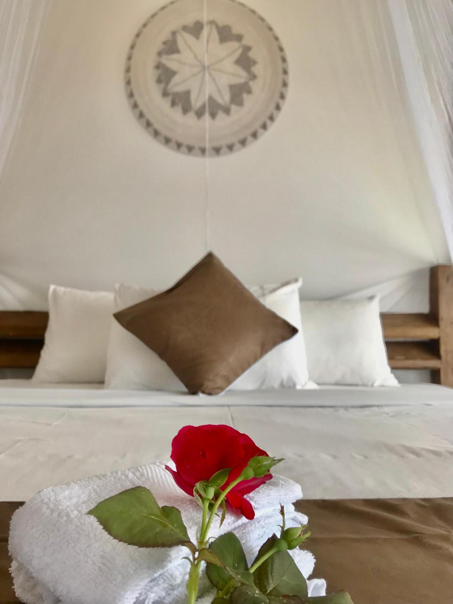 Kraras Munduk Guest House & Donbiyu Rendezvous Restaurant Екстериор снимка