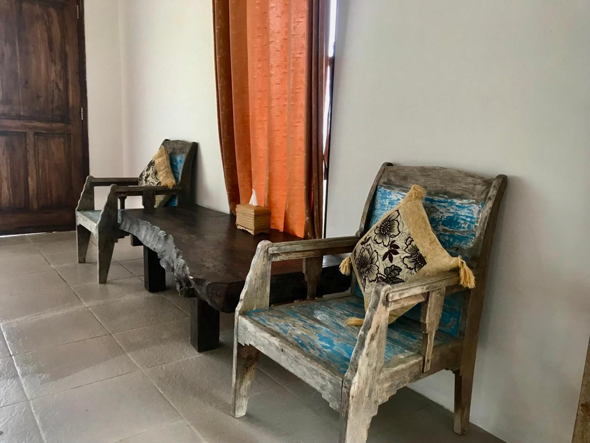Kraras Munduk Guest House & Donbiyu Rendezvous Restaurant Екстериор снимка