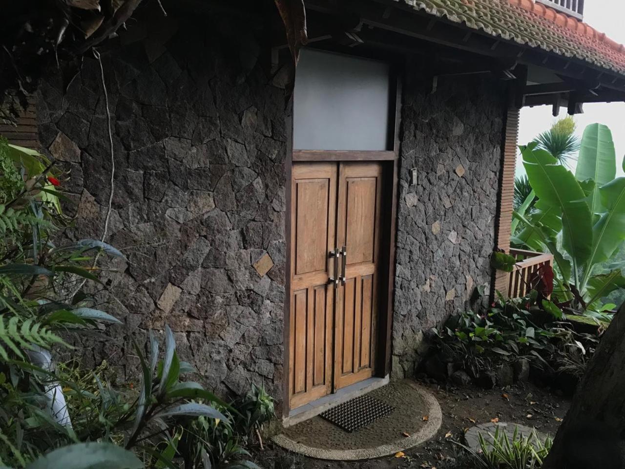Kraras Munduk Guest House & Donbiyu Rendezvous Restaurant Екстериор снимка